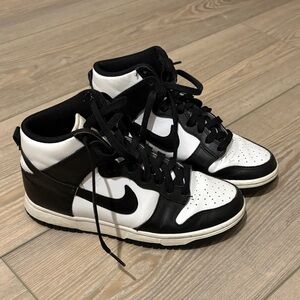 Nike Black and White Women's Sneakers